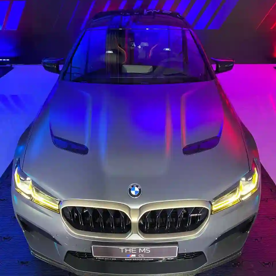 МОЩНЫЕ ВЫХОДНЫЕ BMW M.