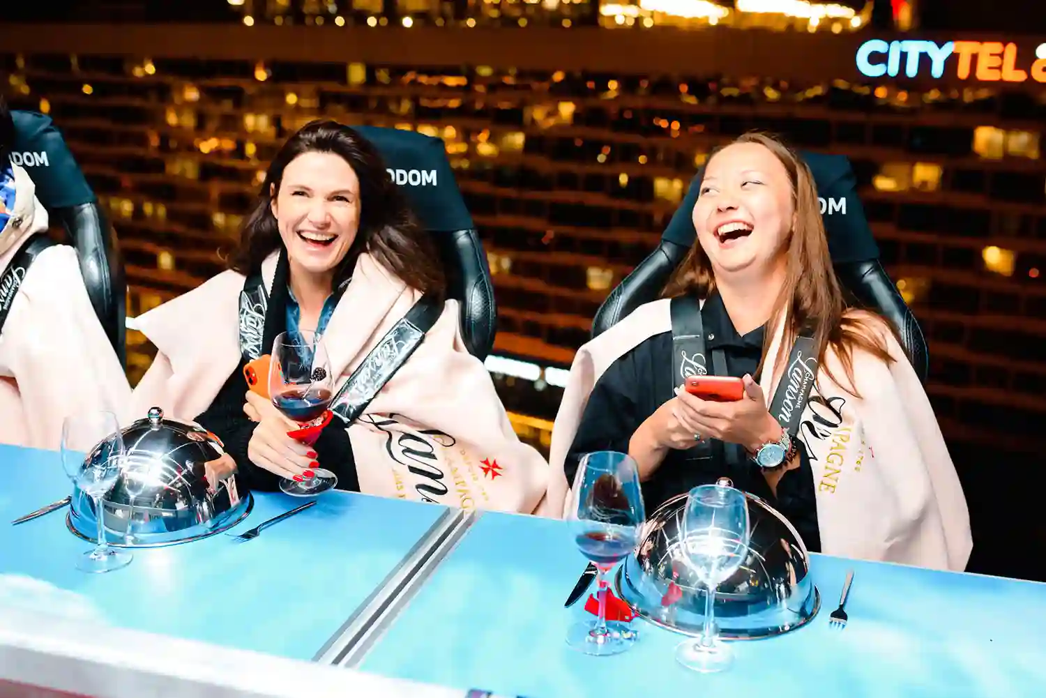 КОМФОРТ И БЕЗОПАСНОСТЬ НА ВЫСОТЕ С DINNER IN THE SKY И АВТОДОМ.