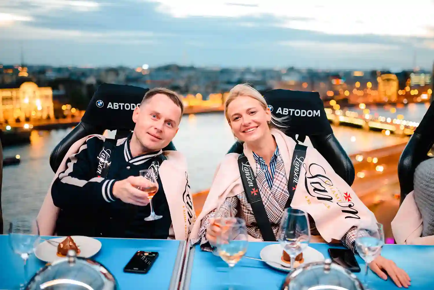 КОМФОРТ И БЕЗОПАСНОСТЬ НА ВЫСОТЕ С DINNER IN THE SKY И АВТОДОМ.