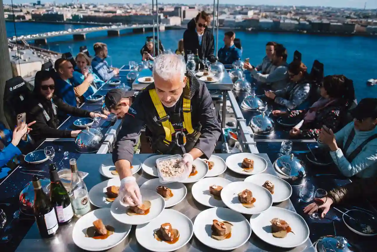Высокая кухня с Dinner In the Sky и BMW АВТОDOM Санкт-Петербург