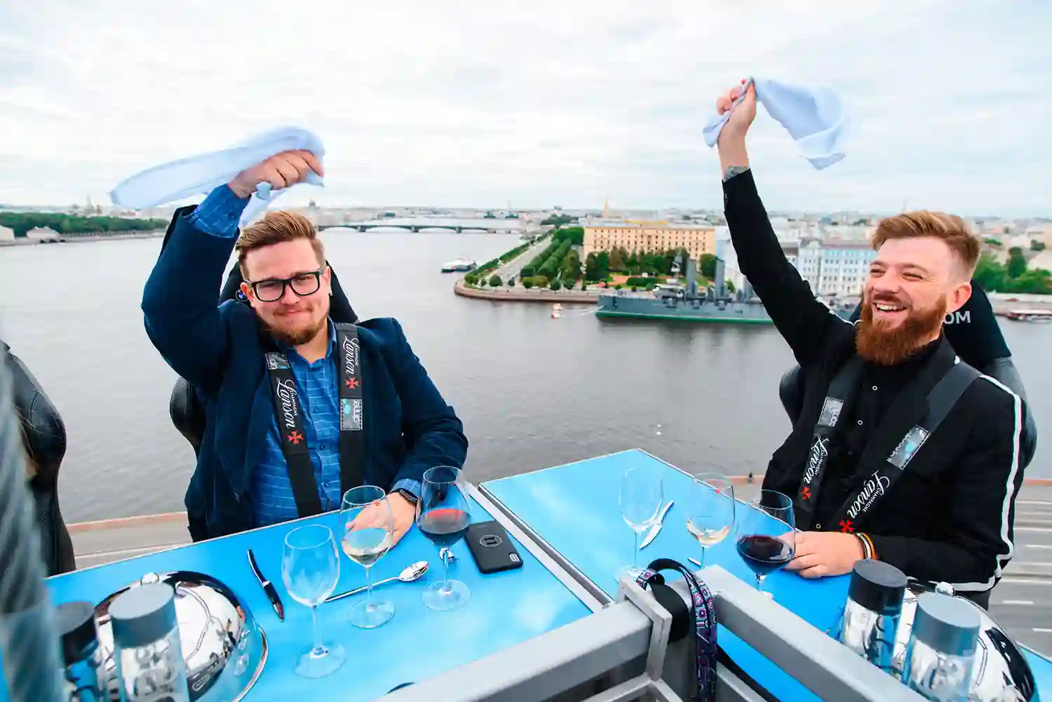 КОМФОРТ И БЕЗОПАСНОСТЬ НА ВЫСОТЕ С DINNER IN THE SKY И АВТОДОМ.
