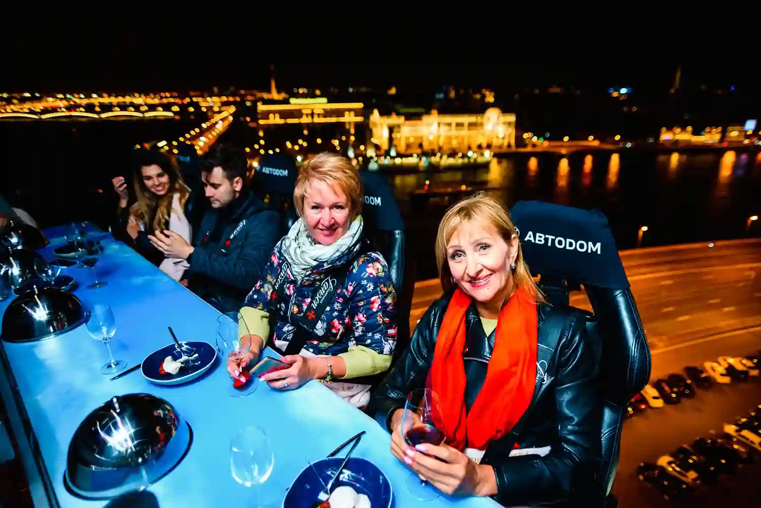 КОМФОРТ И БЕЗОПАСНОСТЬ НА ВЫСОТЕ С DINNER IN THE SKY И АВТОДОМ.