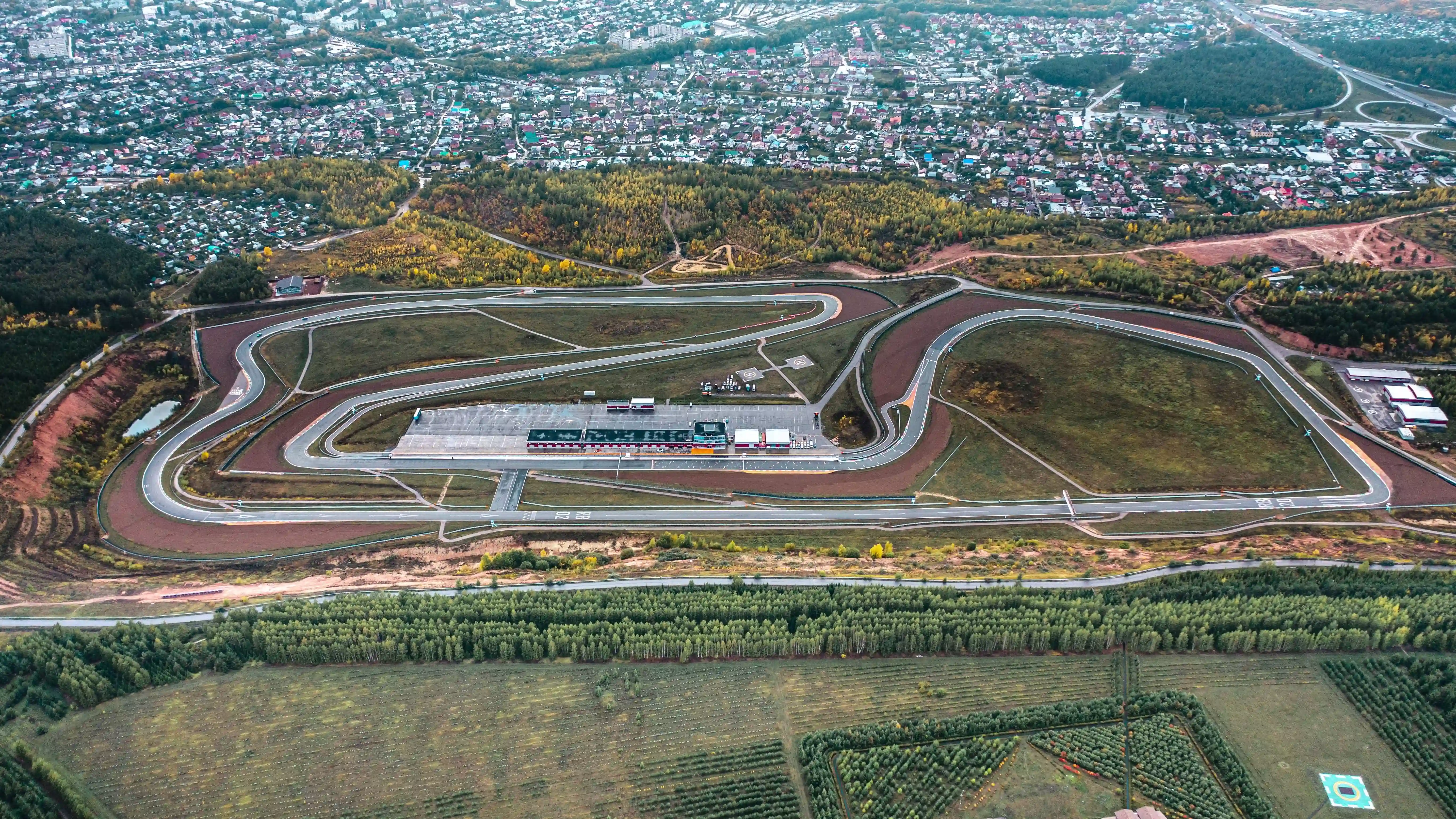 Курс экстремального вождения от «Академии BMW M» завершился в Казани.